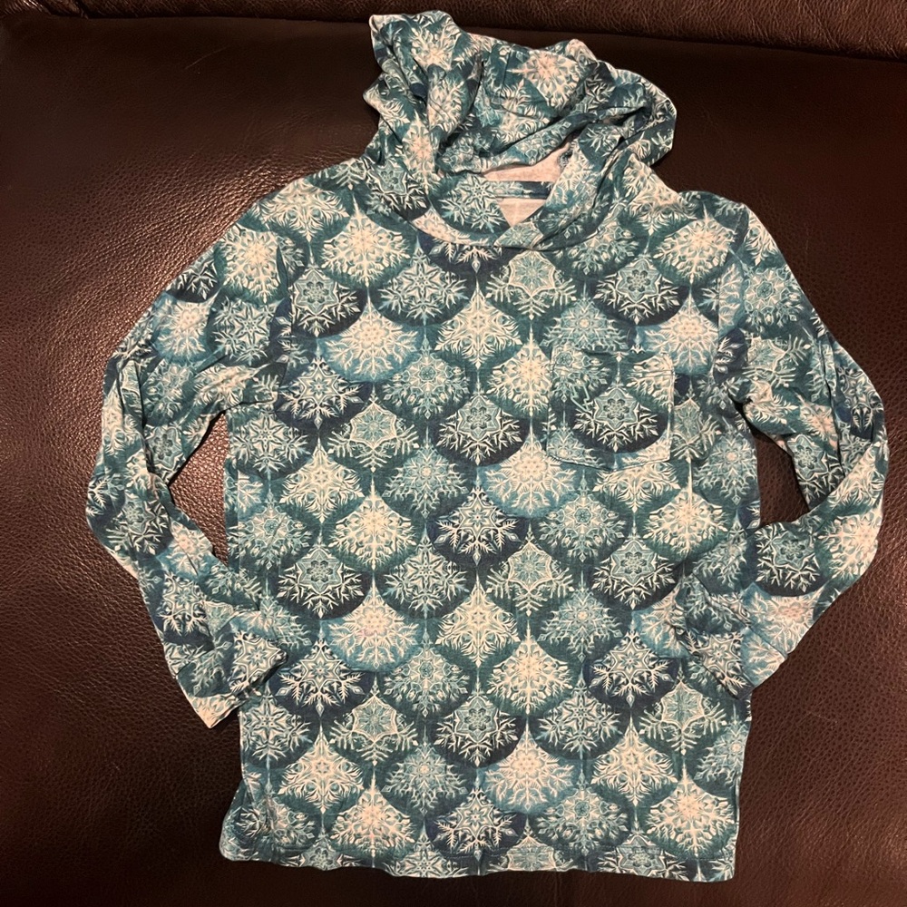 Muse Threads Bamboo 2/3t light weight snowflake hoodie